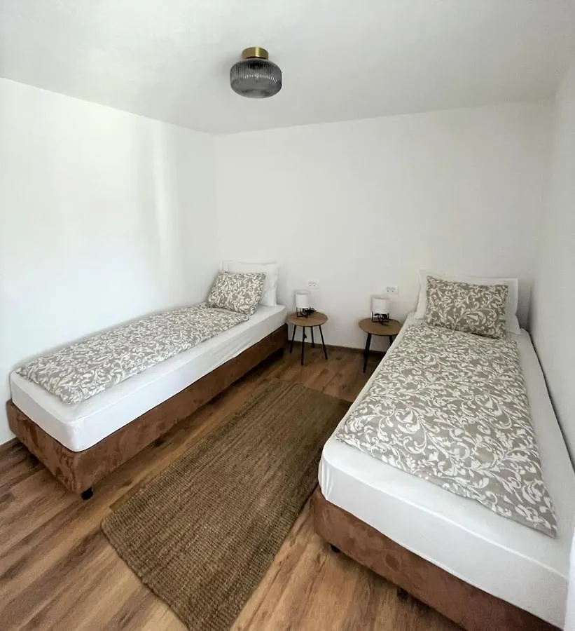Apartment Lorun 47 Tar-Vabriga 0*,